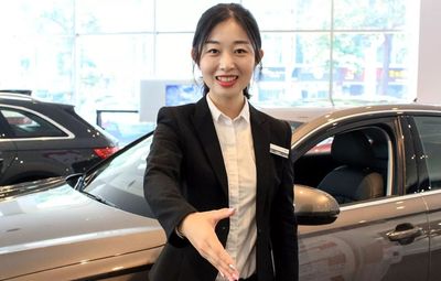 前方高顏值預警,盈眾人制服靚照大曝光!