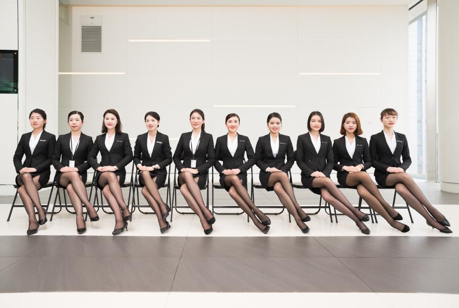 豪車銷售顧問的卓越氣質 揭秘嚴格禮儀訓練背后的成功密碼